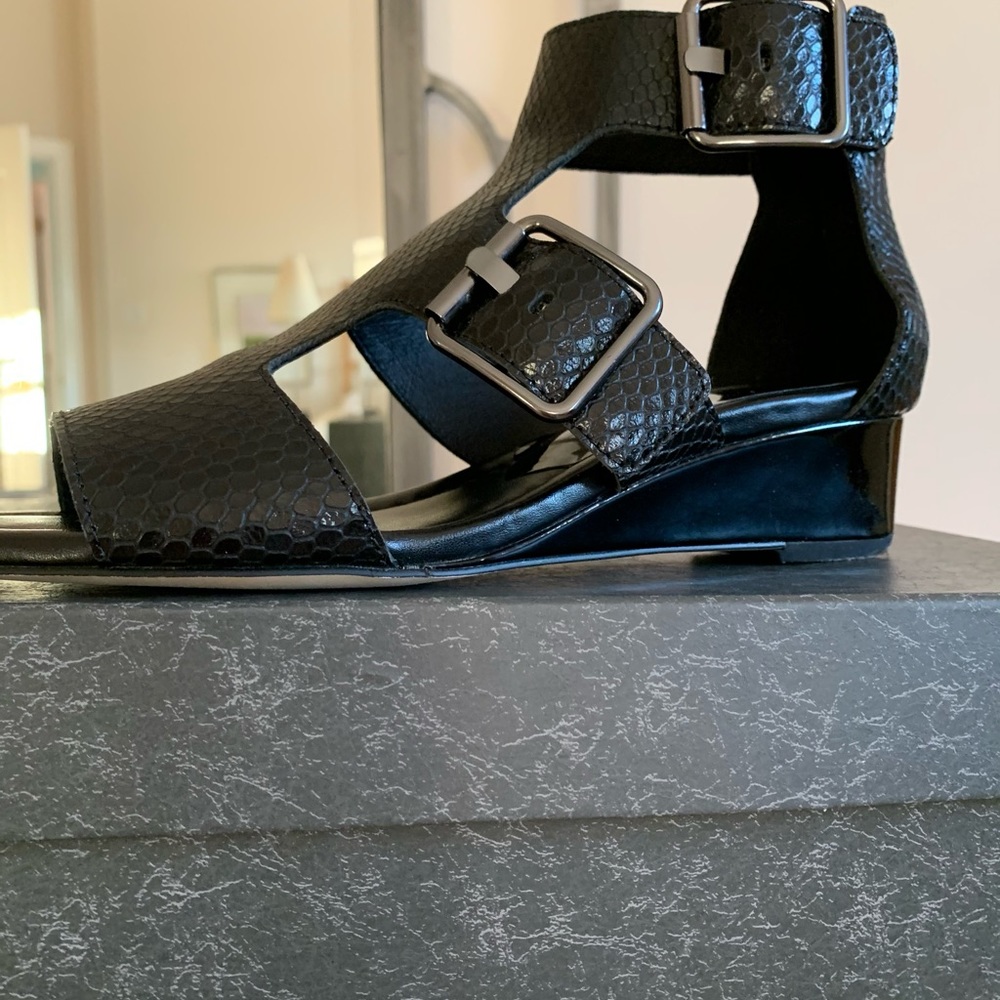 Donald Pliner Olive Sandal.